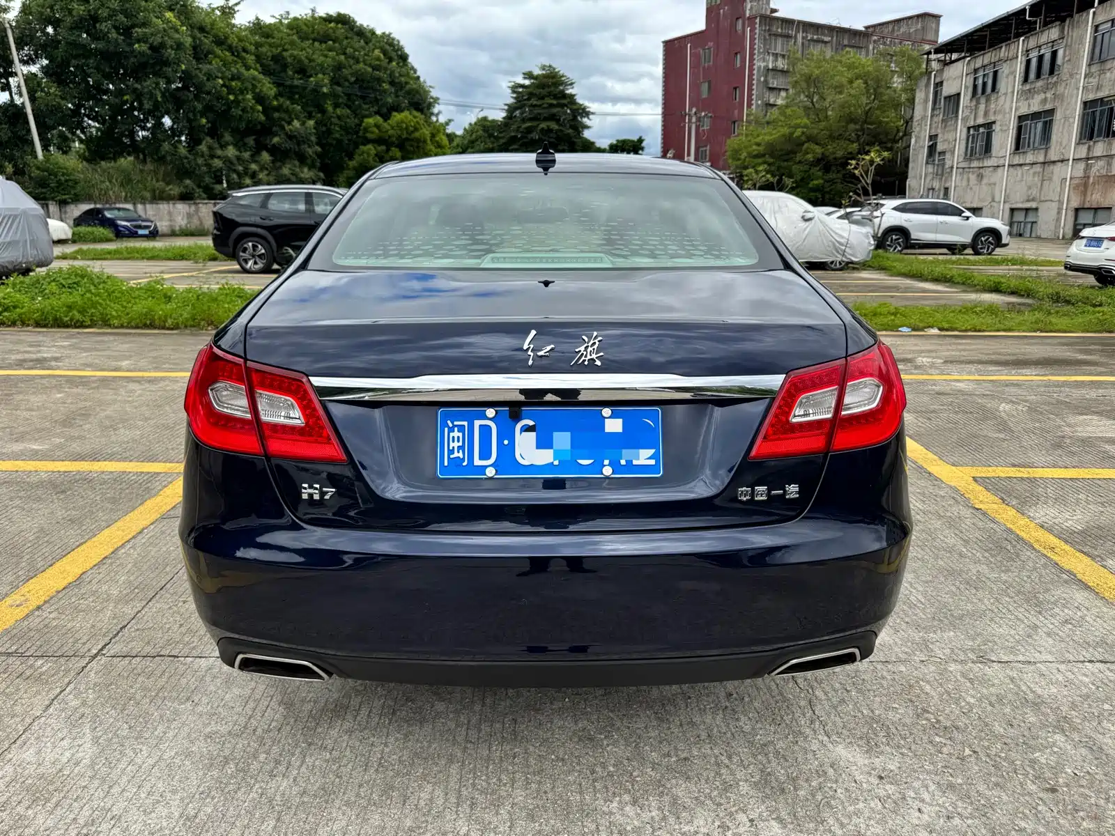 Фото 5 - Hongqi H7