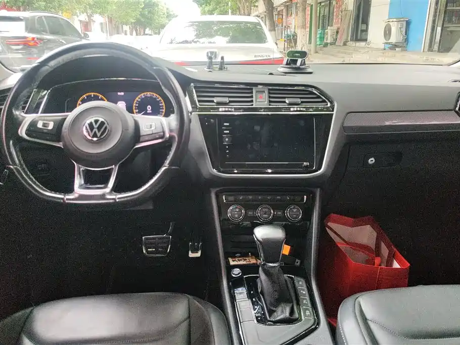 Volkswagen Tiguan L 2021 330TSI Automatic 2WD R-Line Premium фото 12