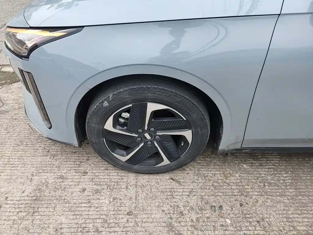 Geely Galaxy Galaxy L6 2024 2023 Model 125km PLUS