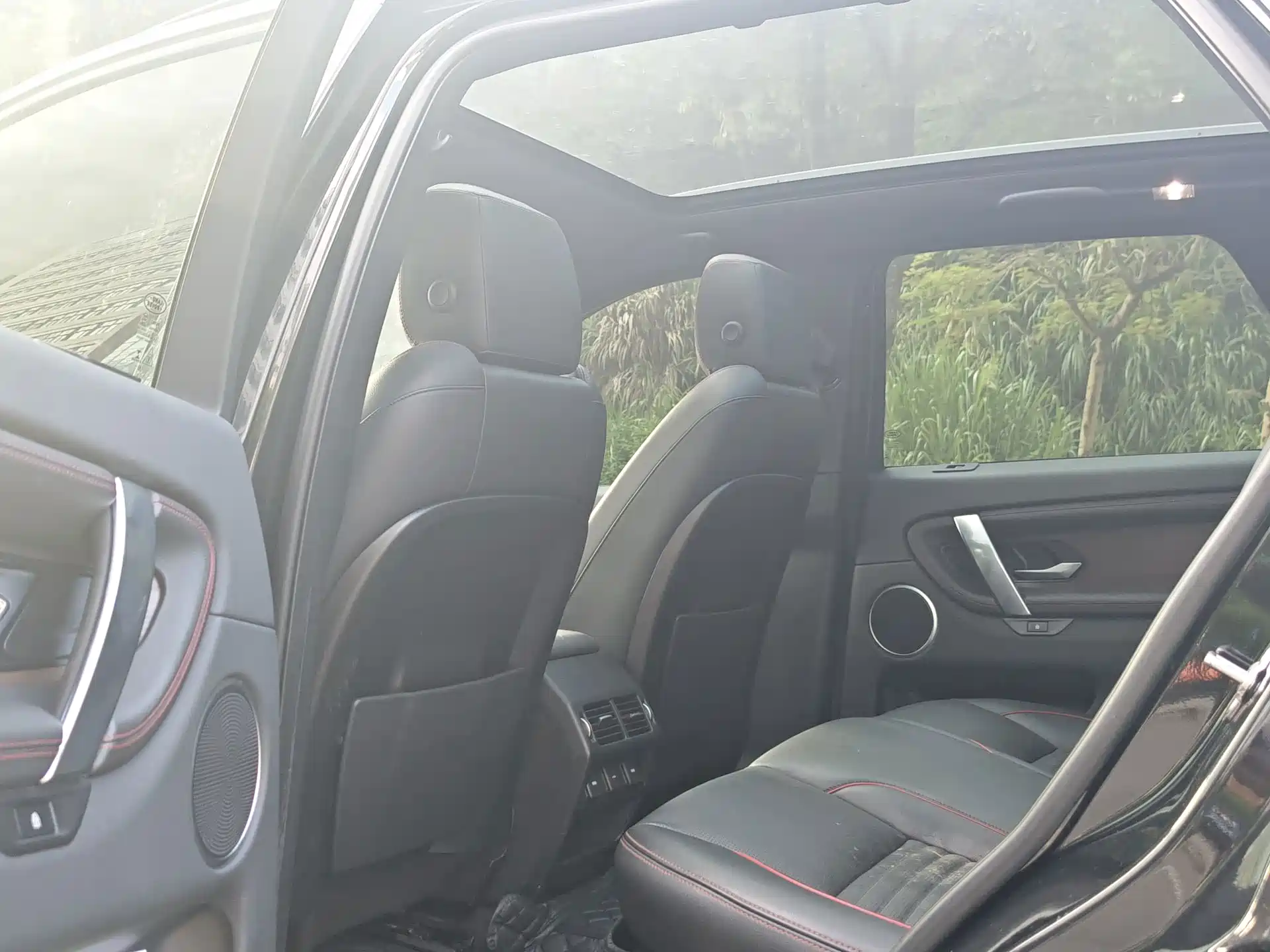 Photo 8 - Land Rover Discovery Sport PHEV