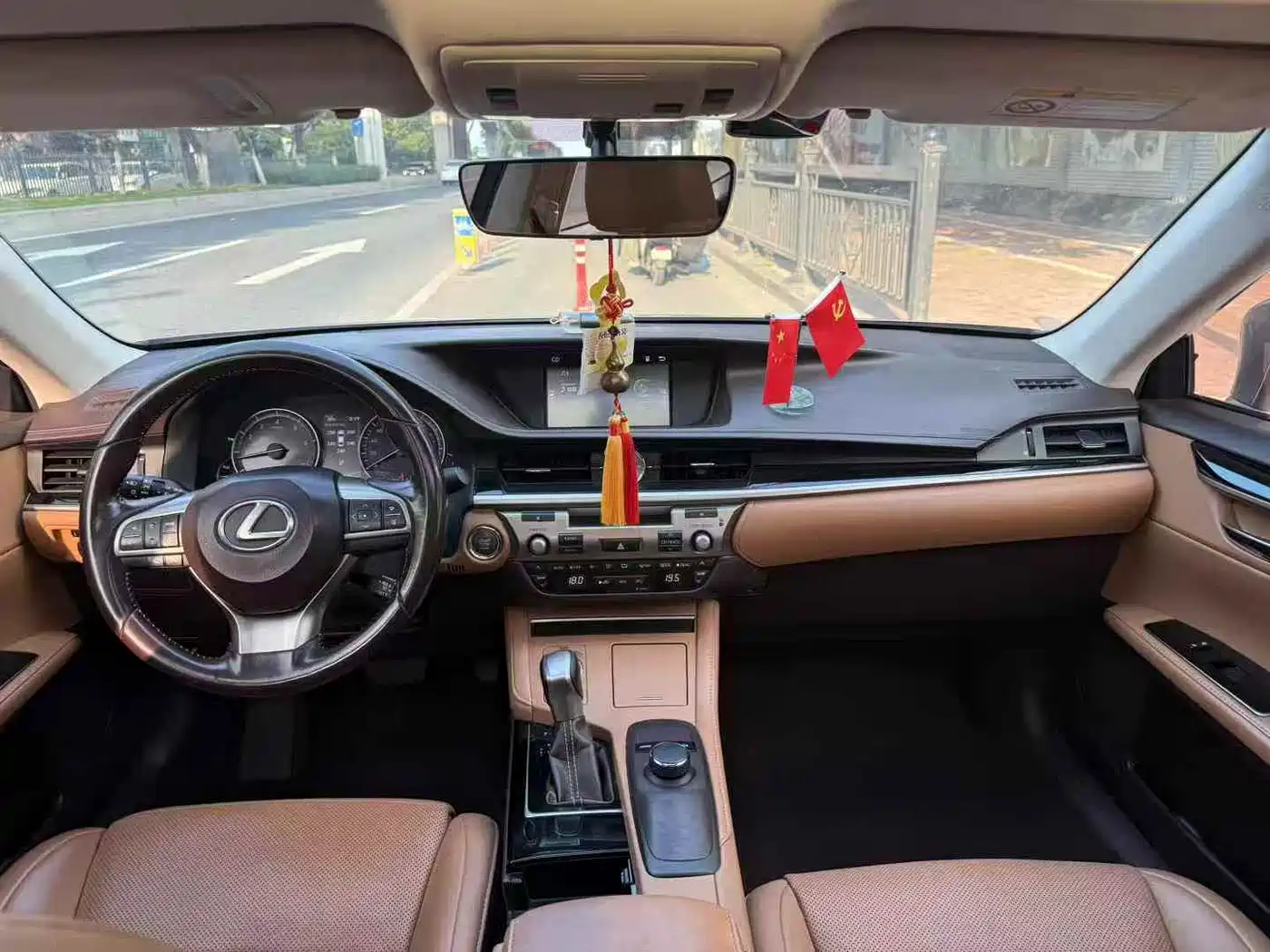 Lexus ES 2015 200 Elite Edition фото 9