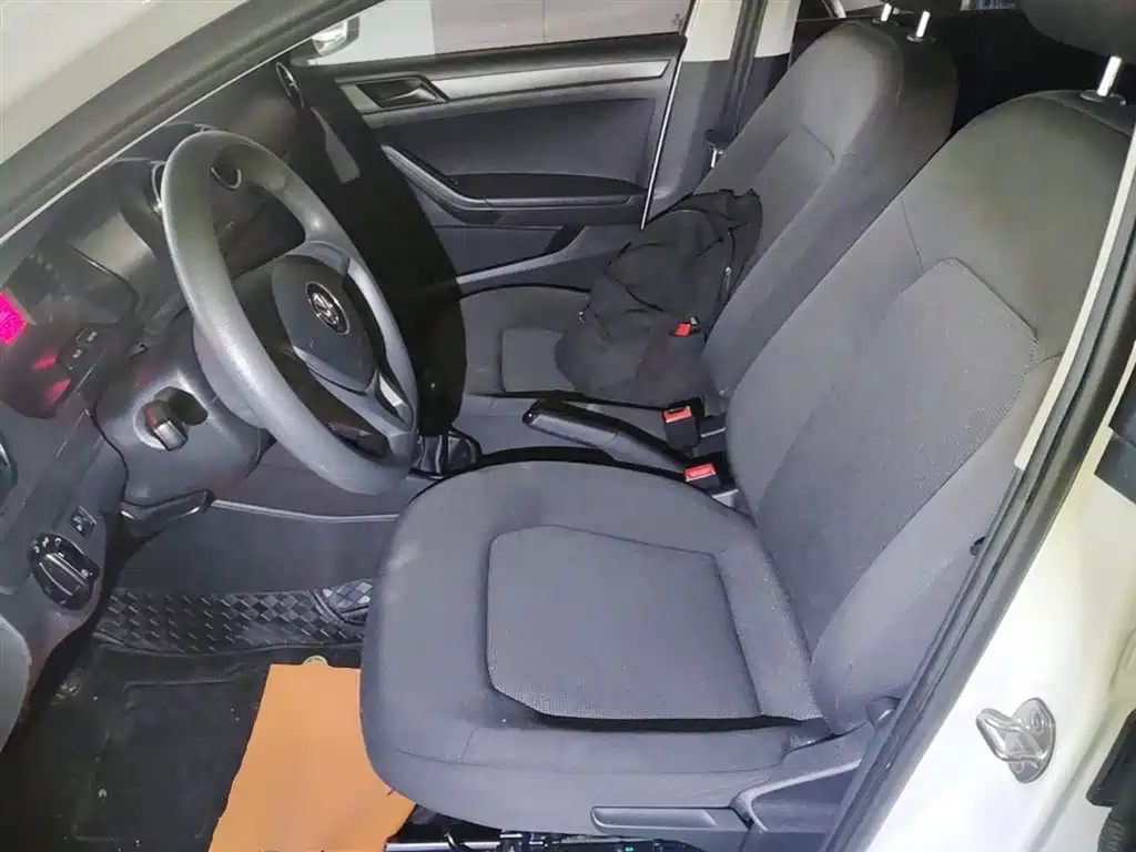 Volkswagen Jetta 2017 1.5L Manual Fashion фото 15