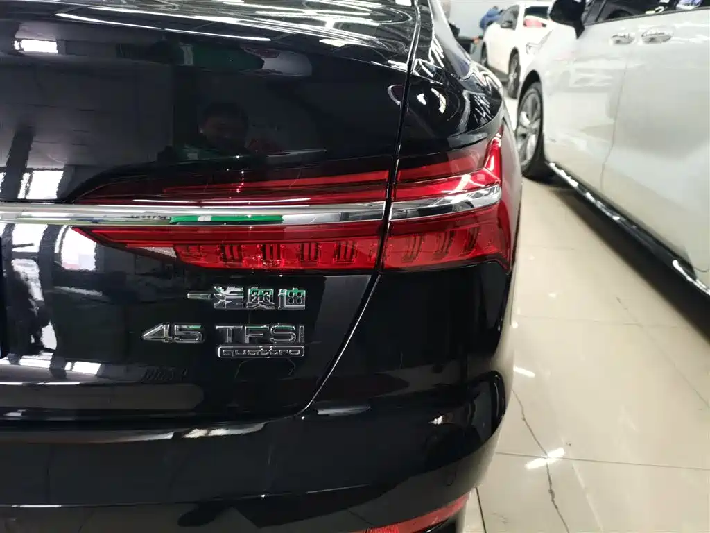 Audi A6L 2025 45 TFSI quattro Premium Sport фото 8