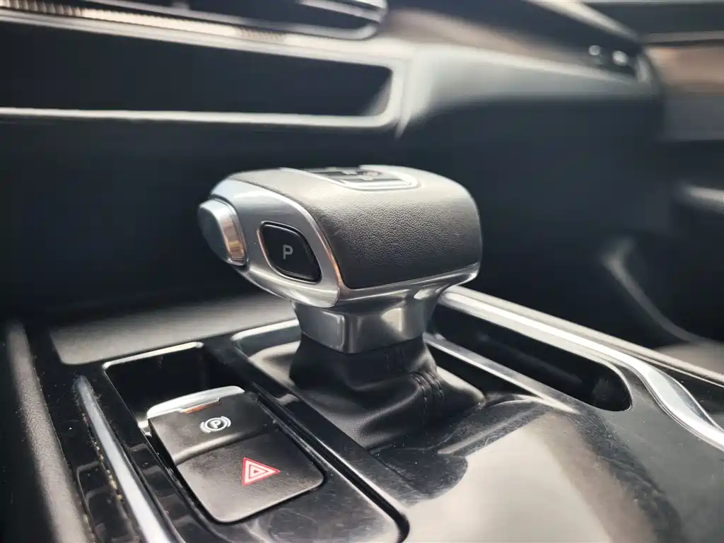 Hongqi E-QM5 2022 431km Charging Enjoyment Edition фото 12
