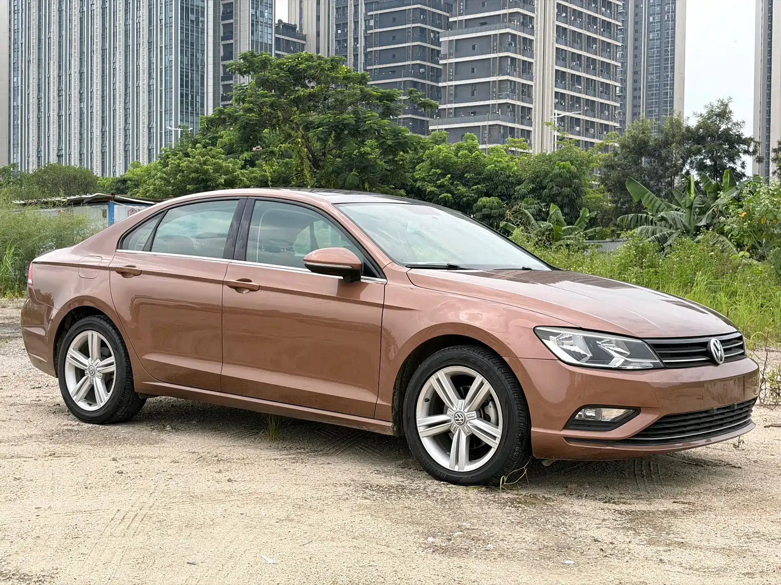 صورة 2 - Volkswagen Lamando