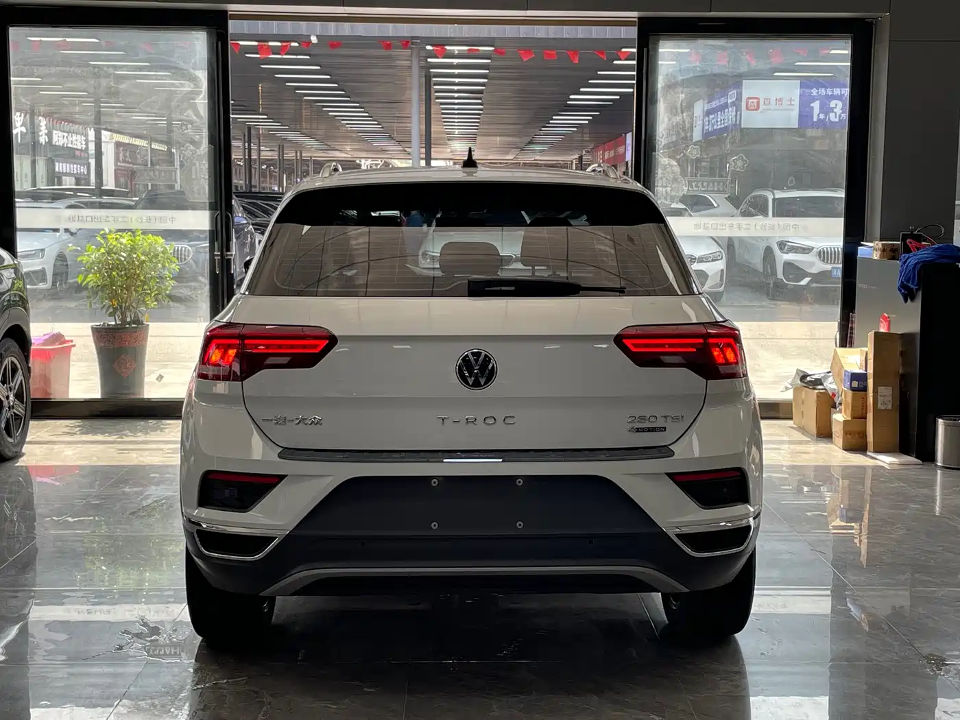 Volkswagen T-ROC 2021 Facelift 280TSI DSG 4WD Luxury Smart Connect Edition фото 16