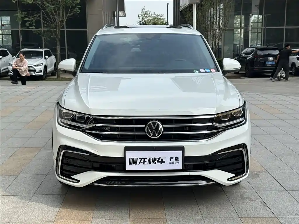 Volkswagen Tiguan L 2024 330TSI Automatic 2WD R-Line Premium Enjoyment Edition фото 3