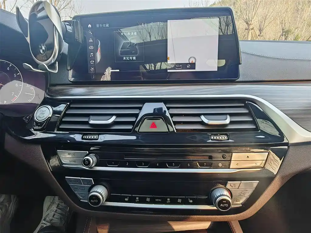 BMW 5 Series 2019 530Li Leading Luxury Package фото 18