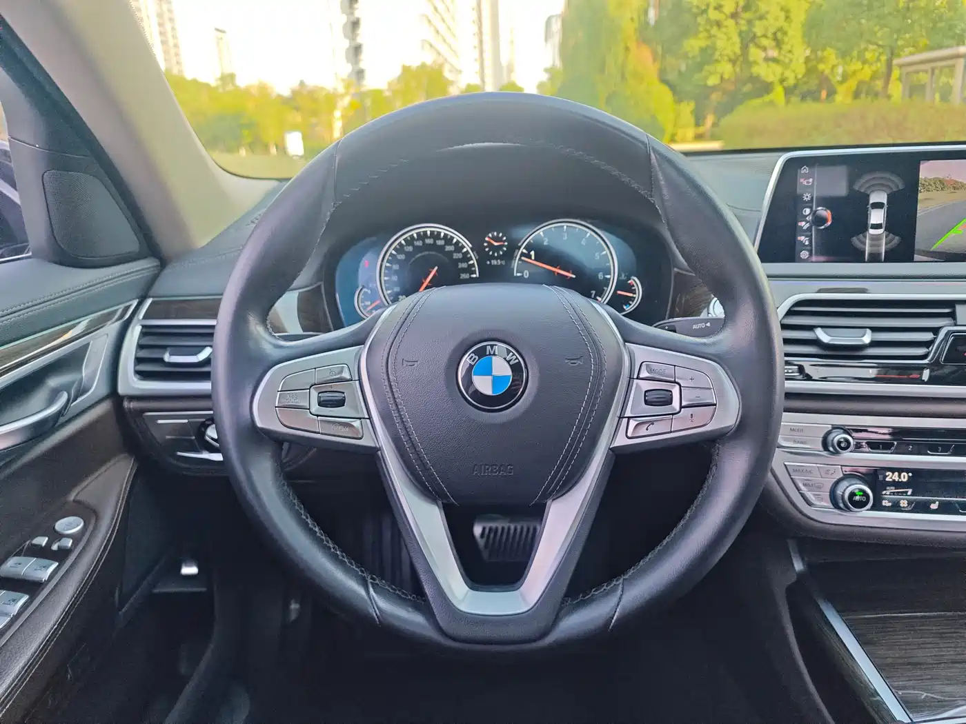 BMW 7 Series 2017 730Li Leading Edition фото 11