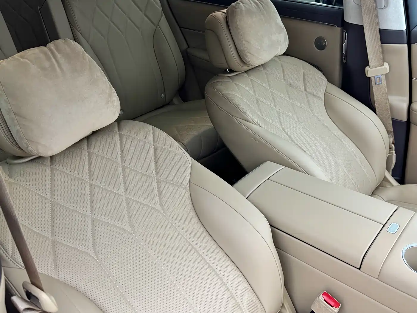 AITO Wenjie AITO M8 2025 Extended Range Ultra 53.4kWh 6-Seater фото 13