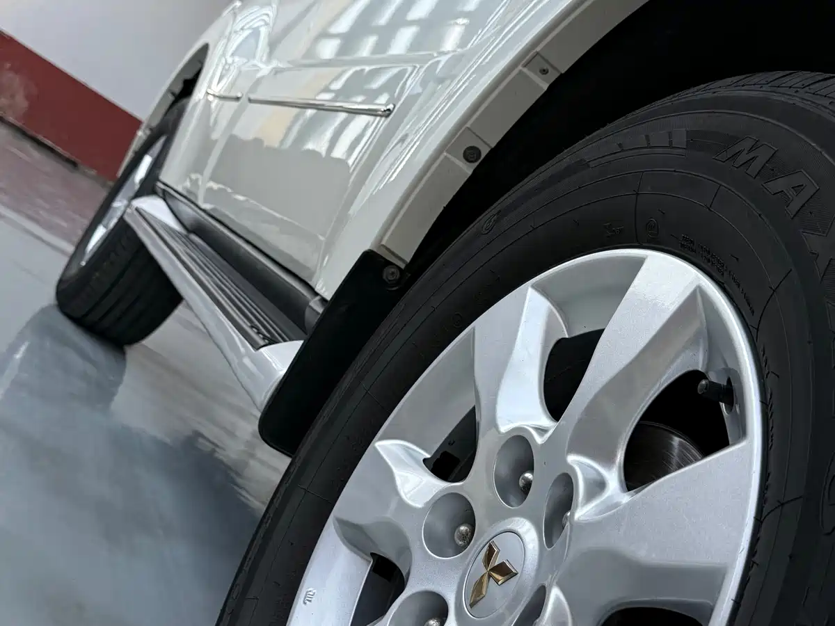 Mitsubishi Pajero (Import) 2020 3.0L Automatic Premium Edition фото 36