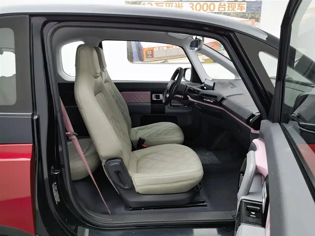 Baojun Baojun E300 2020 Stellar Smart Travel Edition 23
