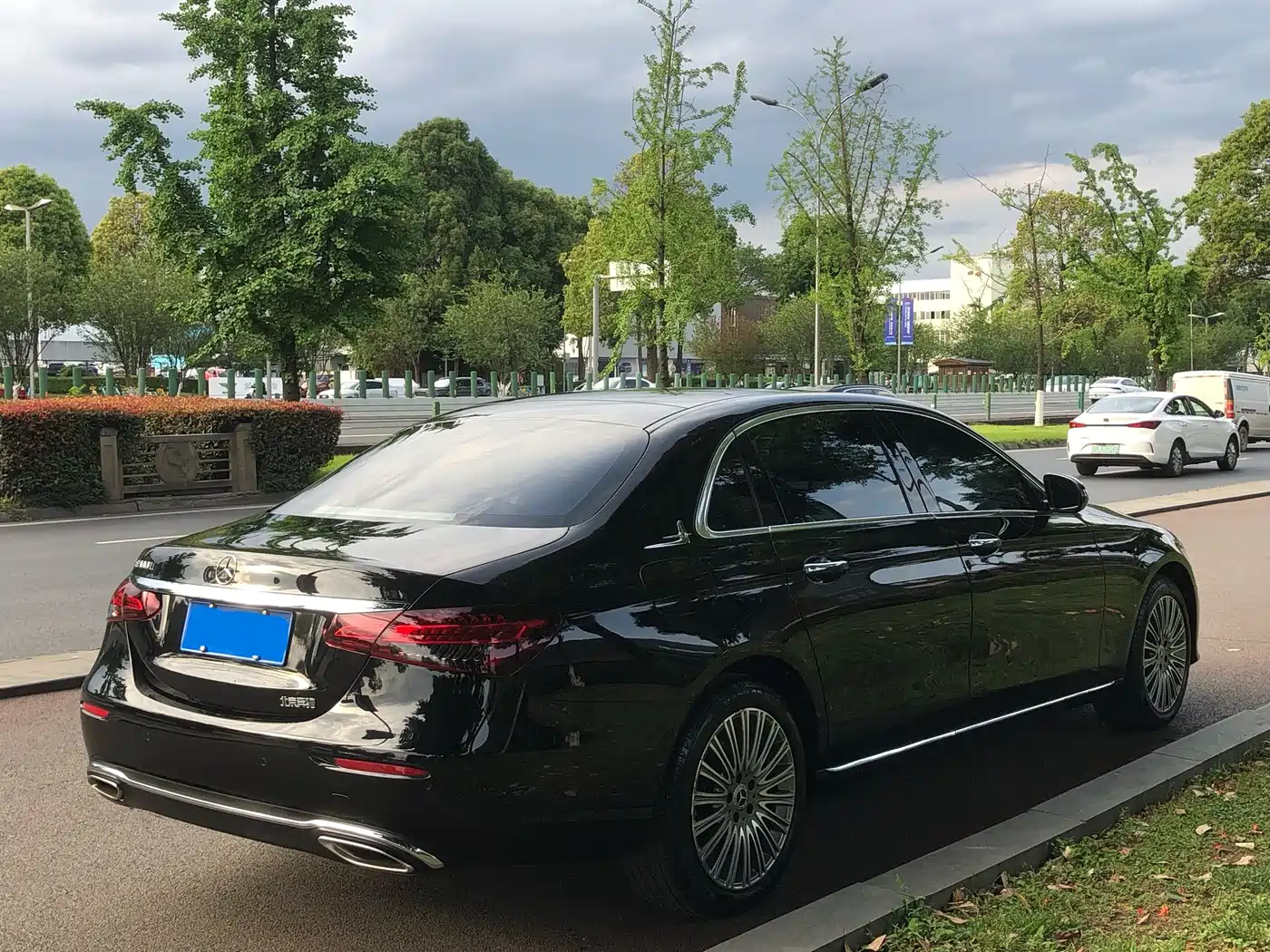 Mercedes-Benz E-Class 2021 E 300 L Fashion фото 7