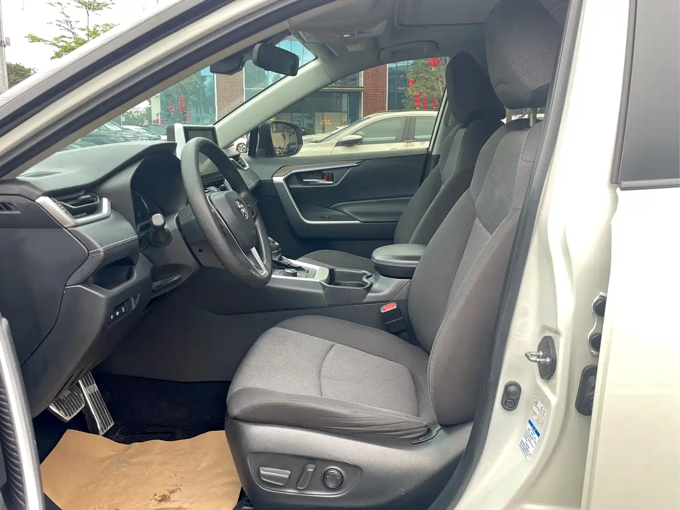 Toyota RAV4 Rongfang 2020 Hybrid 2.5L E-CVT AWD Elite Edition фото 9