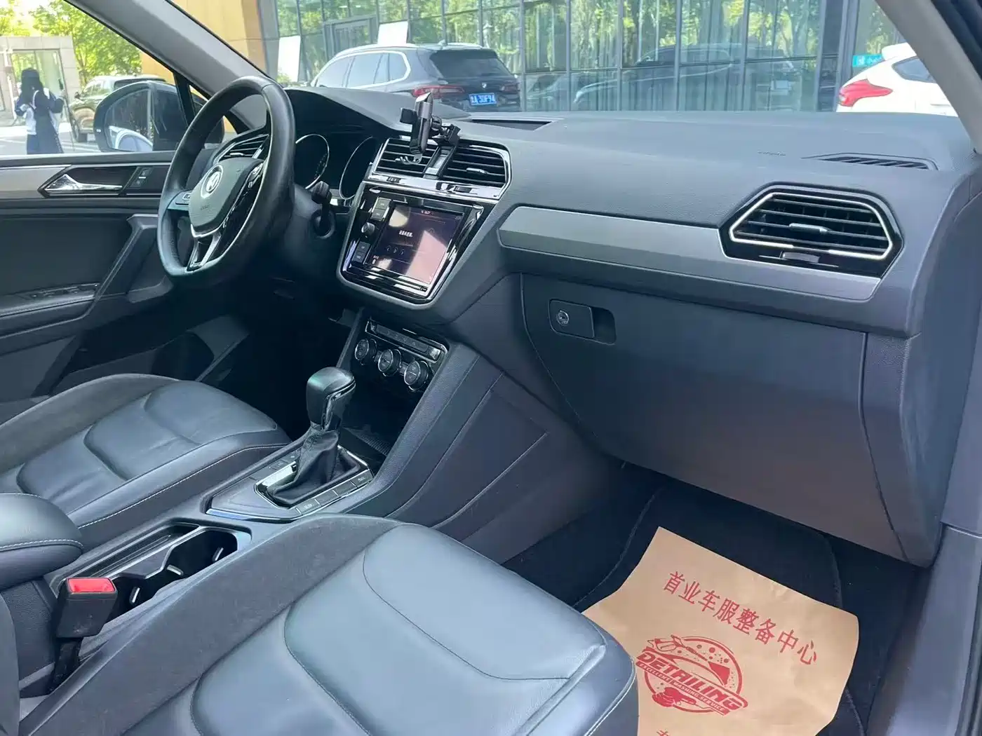 Volkswagen Tiguan L 2018 Facelift 330TSI Automatic 2WD Comfort Edition фото 12