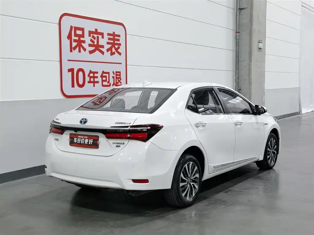 Toyota Corolla 2018 Hybrid 1.8L E-CVT Smart Edition фото 2