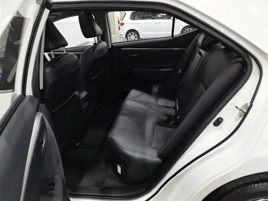 Toyota Corolla 2018 Hybrid 1.8L E-CVT Smart Edition фото 15