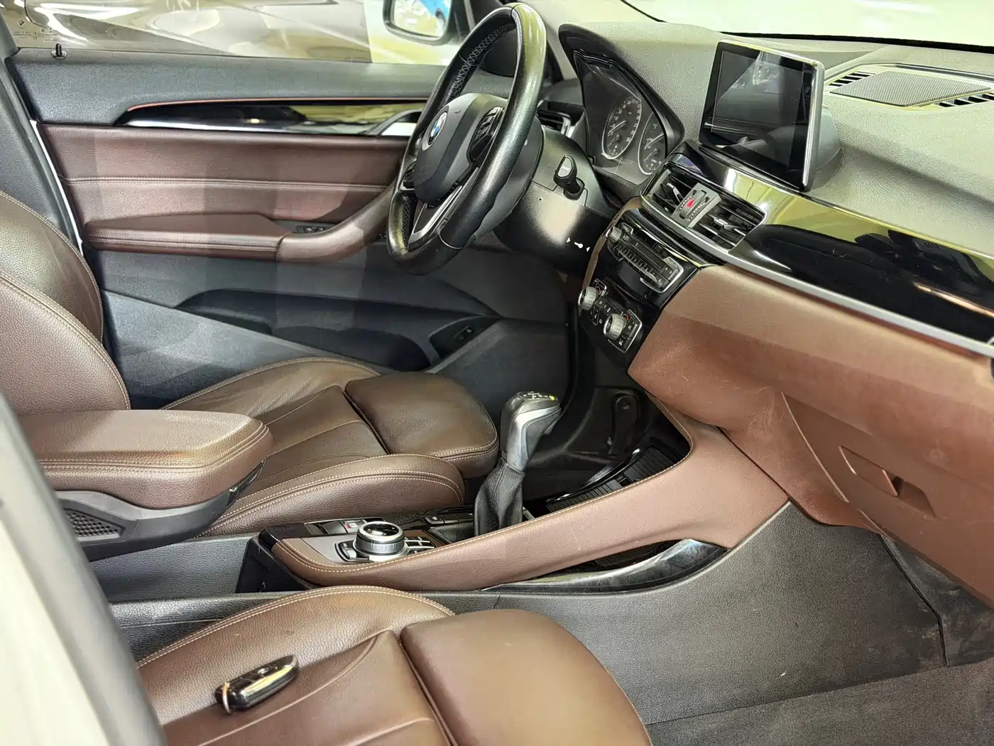 BMW X1 2018 xDrive20Li Premium Model фото 6