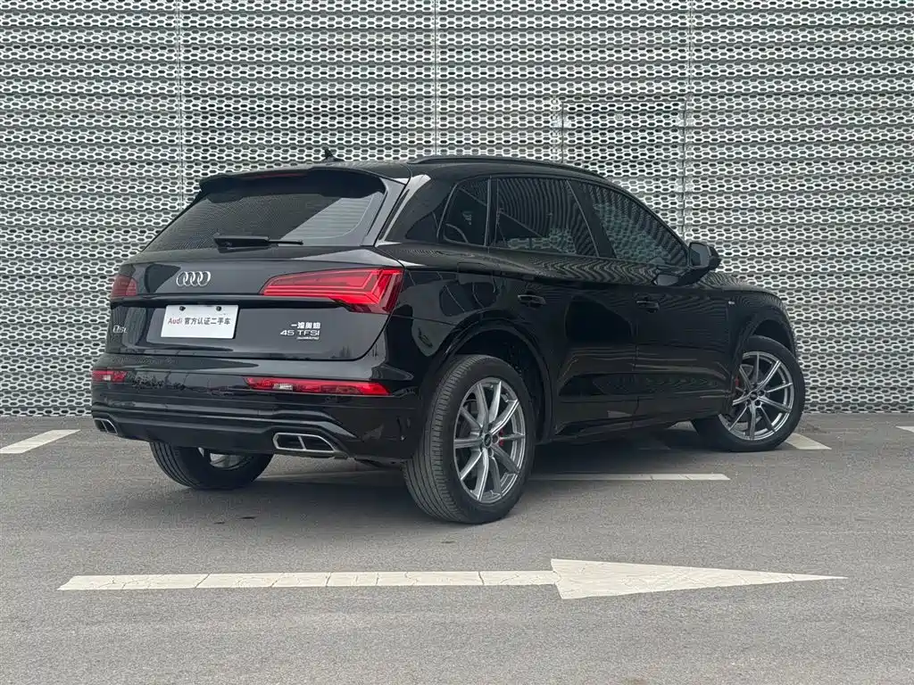 Audi Q5L 2024 Model 45 TFSI Luxury Dynamic фото 3