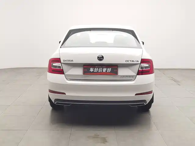 Škoda Octavia 2017 1.6L Manual Smart Edition — фото 4