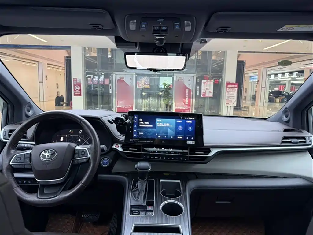 Toyota Granvia 2022 Model Year 2.5L Hybrid Flagship Edition фото 14