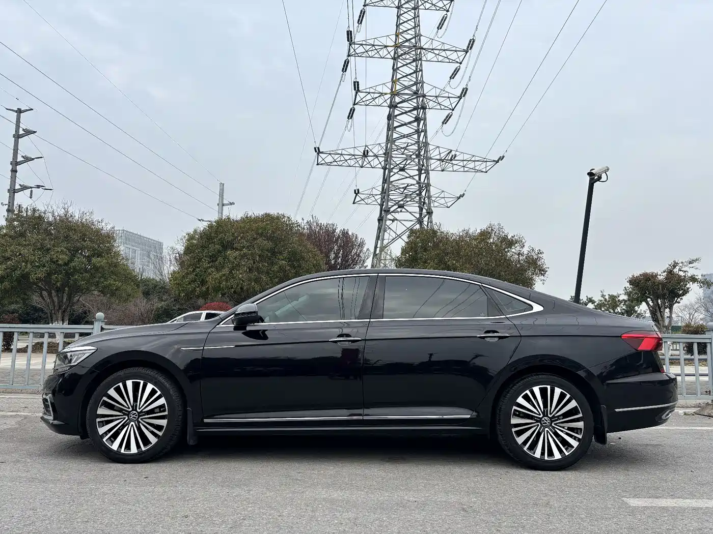 Volkswagen Passat 2021 Model 330TSI Luxury Edition фото 8
