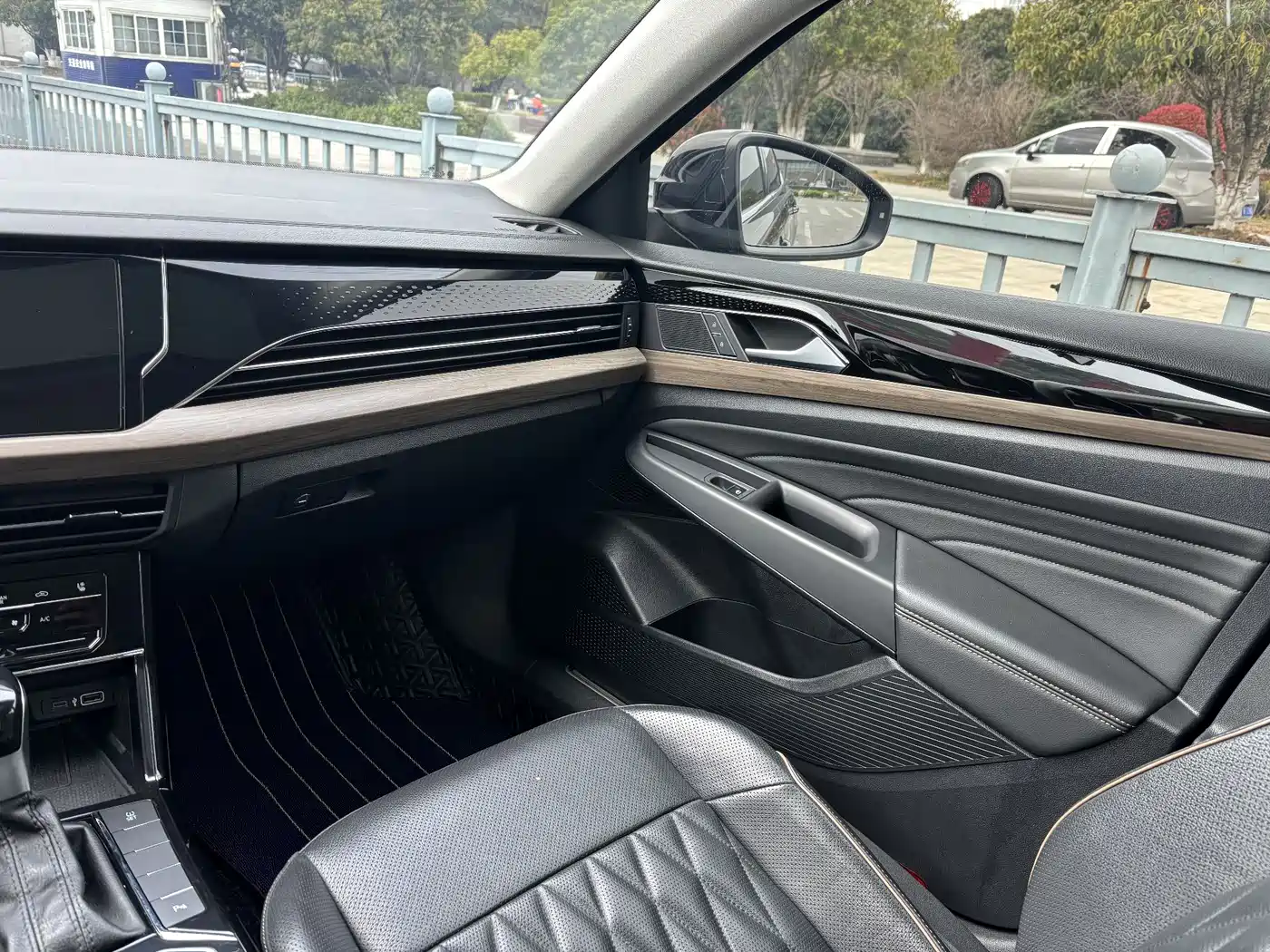 Volkswagen Passat 2021 Model 330TSI Luxury Edition фото 18