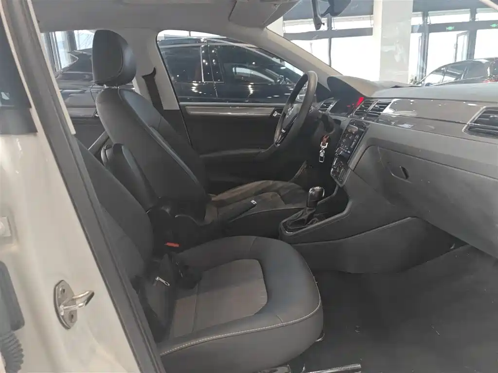 Volkswagen Santana 2018 1.5L Automatic Comfort Edition фото 4