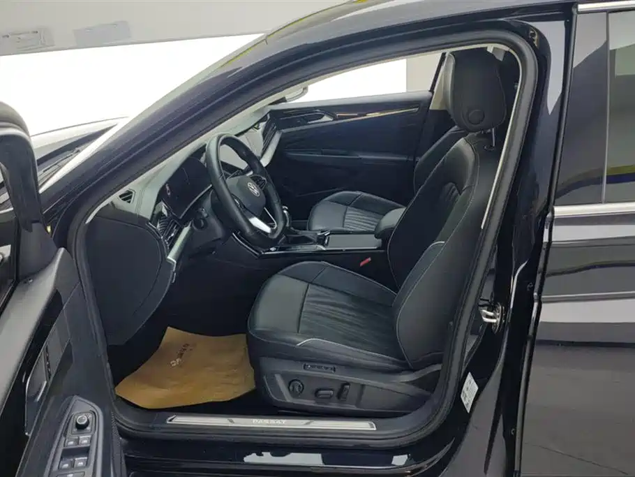 Volkswagen Passat 2023 Facelift 330TSI Starlight Luxury Edition фото 9