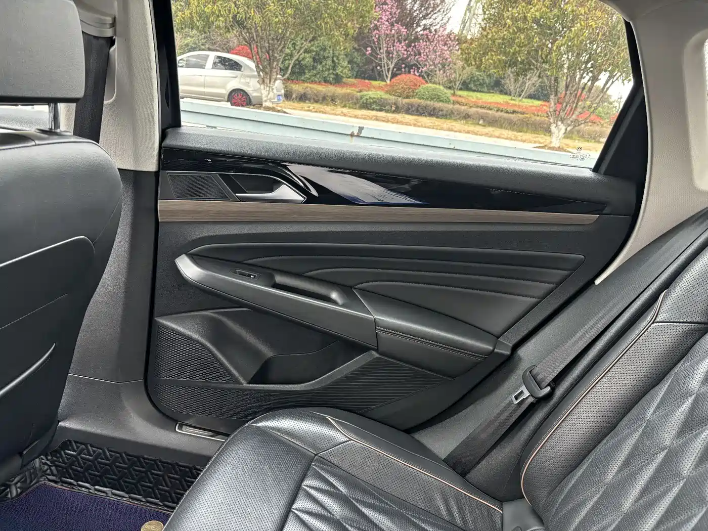 Volkswagen Passat 2021 Model 330TSI Luxury Edition фото 19