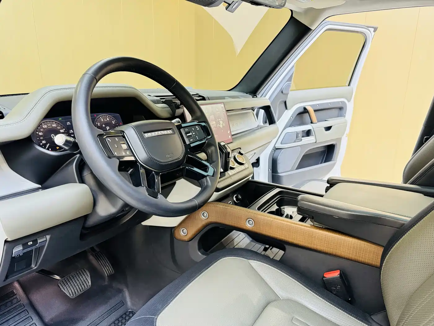 Land Rover Defender 2022 110 P400 X-DYNAMIC HSE фото 7