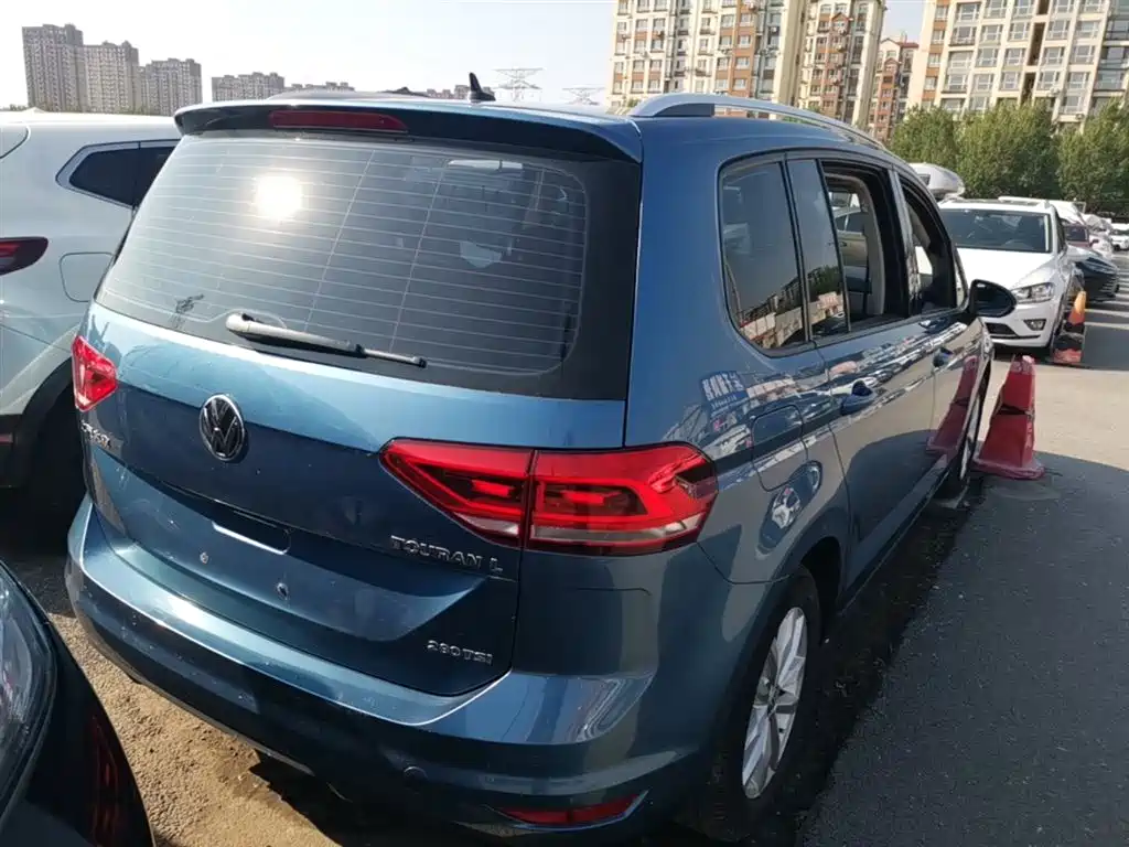 Volkswagen Touran 2018 Touran L 280TSI DSG Comfort 7-seater China V фото 7