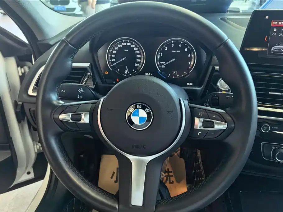BMW 1 Series 2022 125i M Sport Shadow Edition фото 15