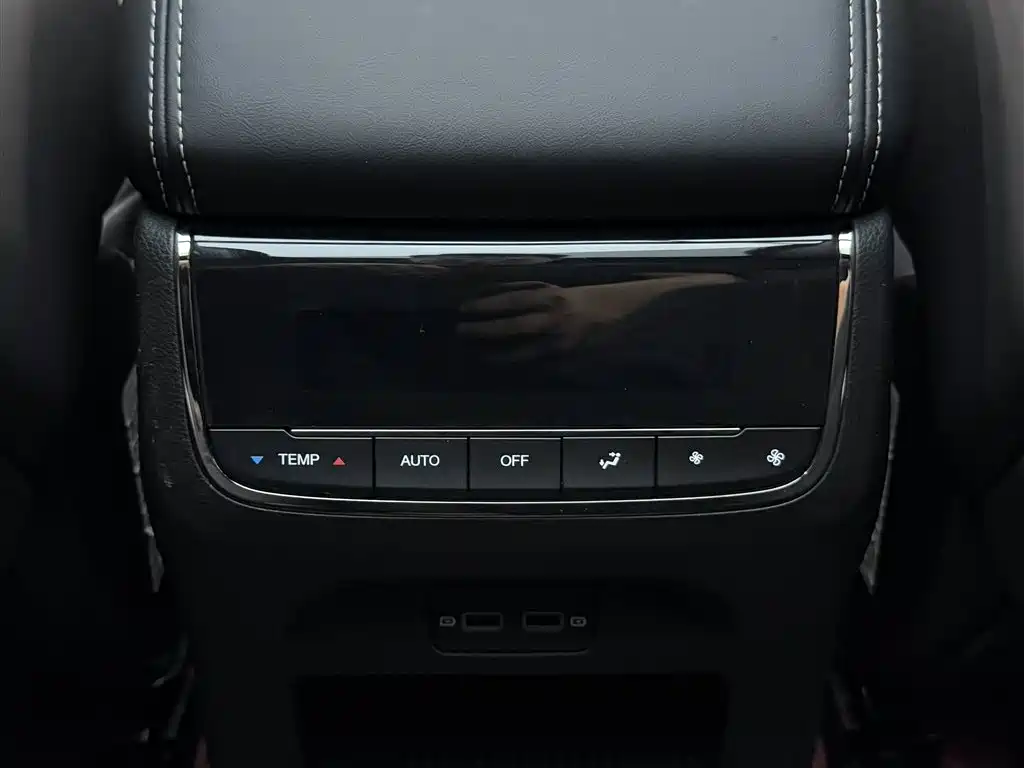 GAC Trumpchi Trumpchi GS8 2022 Dual Engine Series 2.0TM 2WD Premium Edition (6-Seater) фото 10