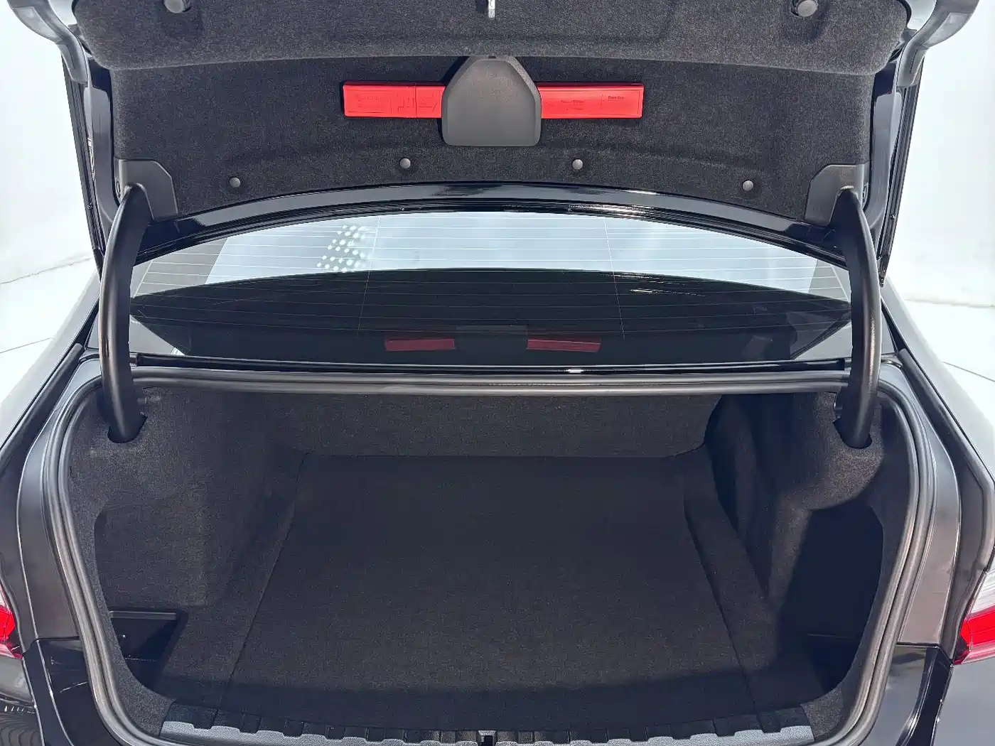 BMW 3 Series 2023 320Li M Sport Package фото 27