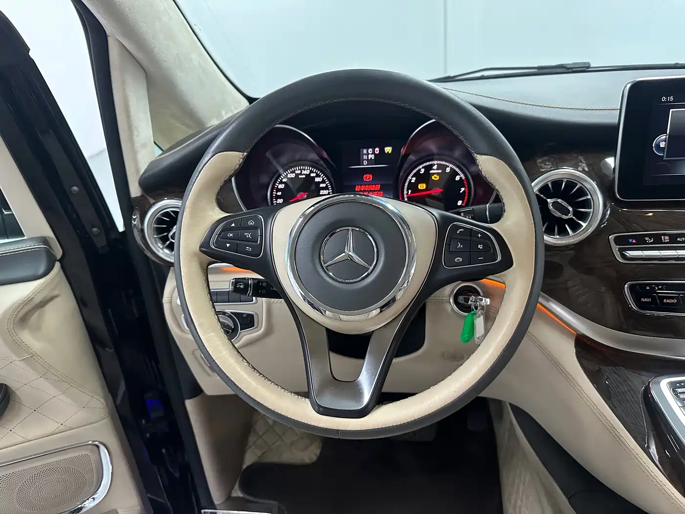 Mercedes-Benz V-Class 2018 V 260 L Premium Long Wheelbase Edition China VI фото 8