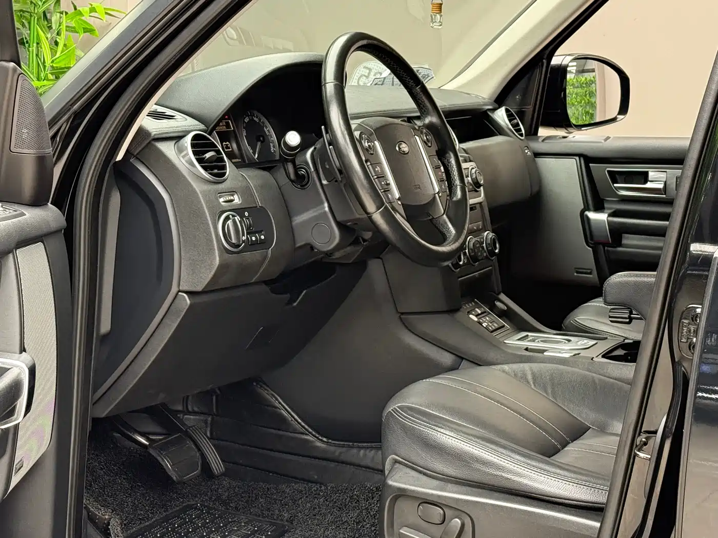 Land Rover Discovery 2016 3.0 SC V6 SE фото 5