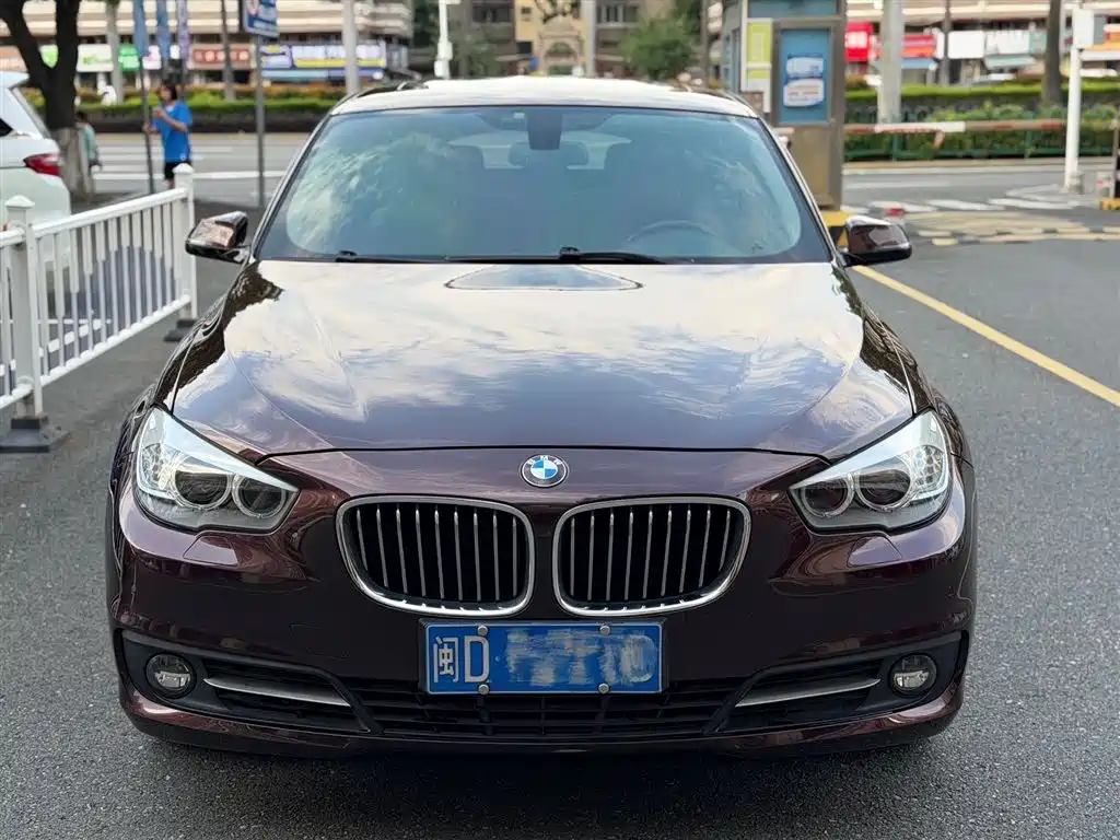 BMW 5 Series GT 2015 528i Leading фото 2