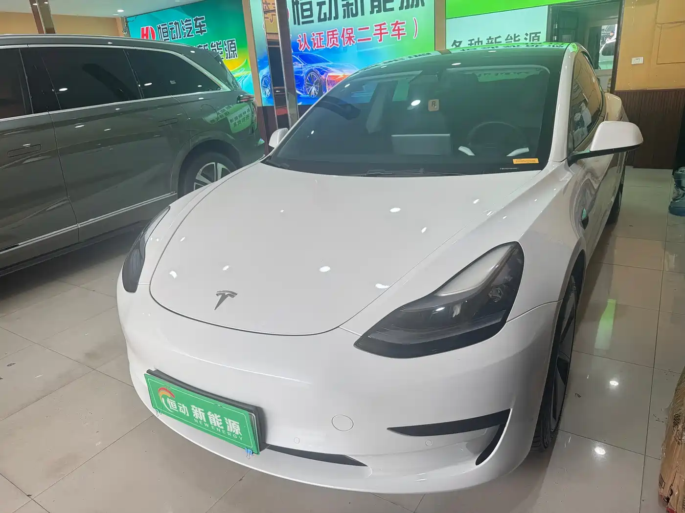 TESLA MODEL 3