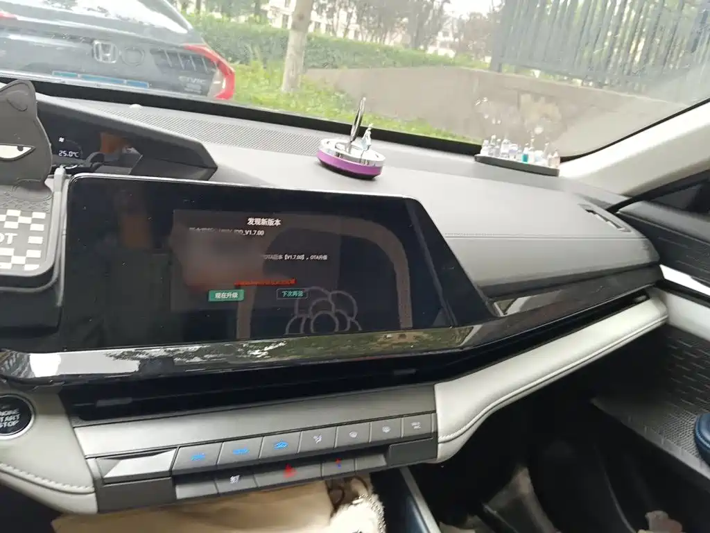 Фото 6 - Changan UNI-V iDD