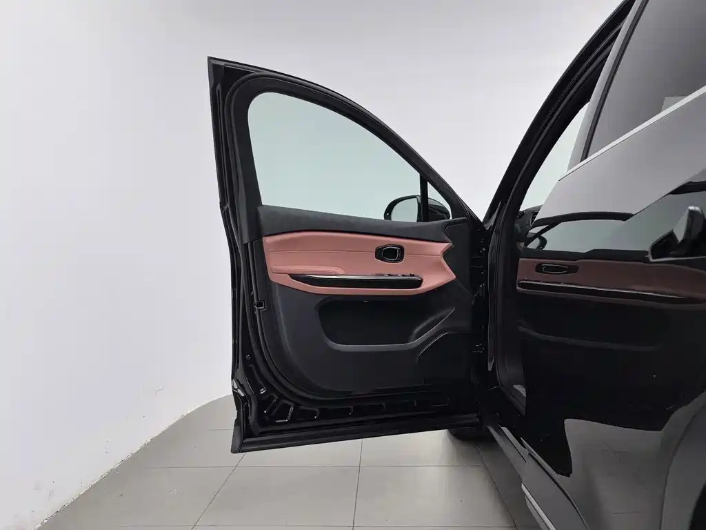 Фото 8 - NIO EC6