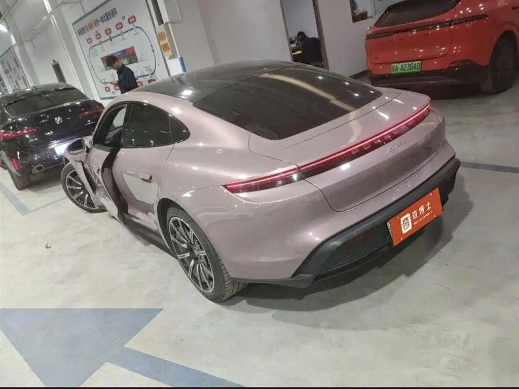 PORSCHE TAYCAN