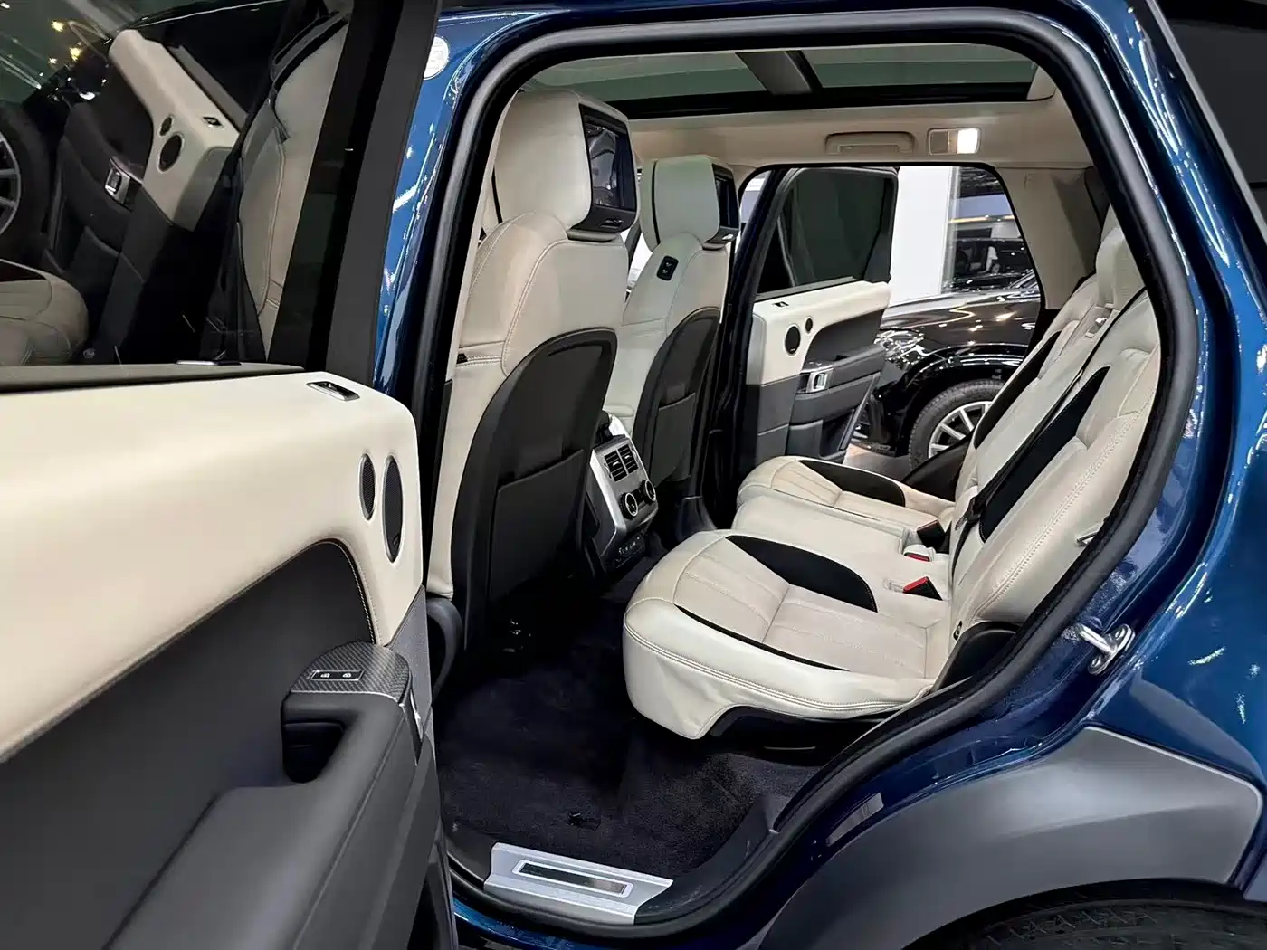 Land Rover Range Rover Sport 2022 3.0 L6 Indigo Flowing Light Edition фото 7