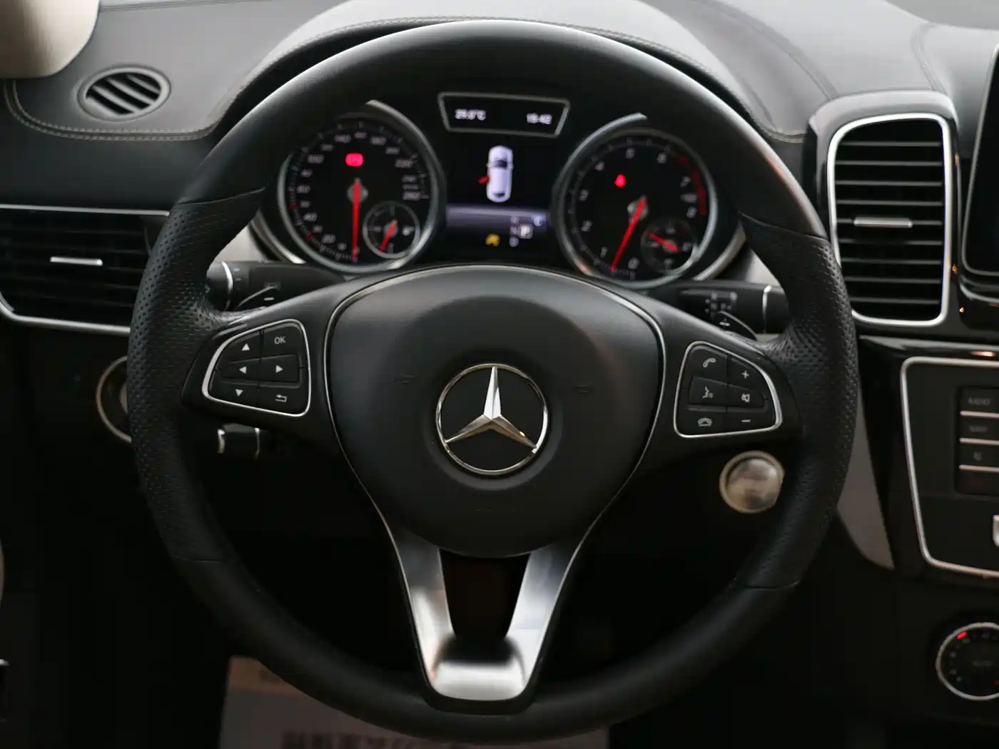 Mercedes-Benz GLE Coupe 2017 GLE 320 4MATIC Coupe SUV фото 14