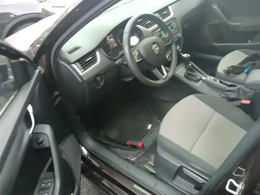 Škoda Octavia 2017 Classic 1.6L Automatic Comfort фото 12