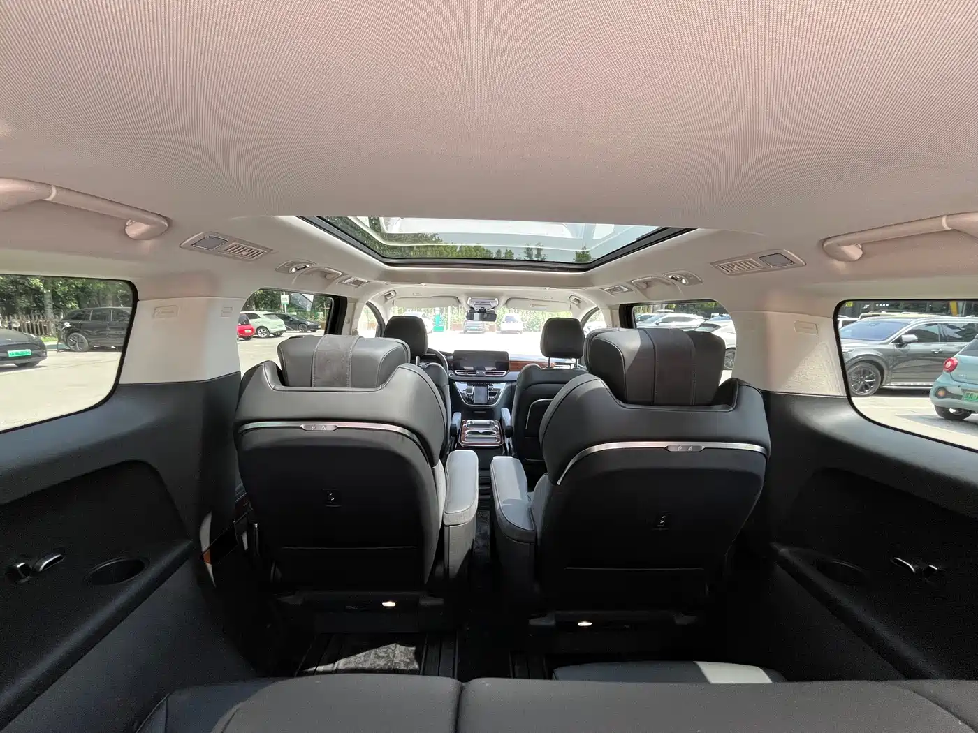 Hongqi HQ9 2024 Model 2.0T Luxury Edition фото 24
