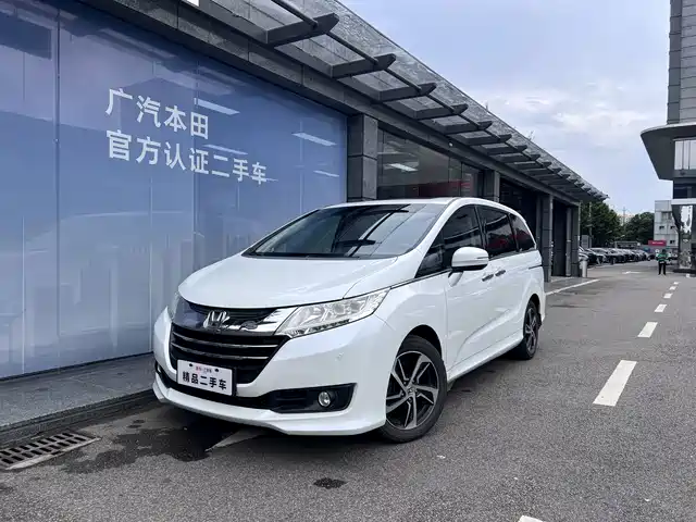 Honda Odyssey 2015 Facelift 2.4L Smart Enjoyment Edition — фото 1