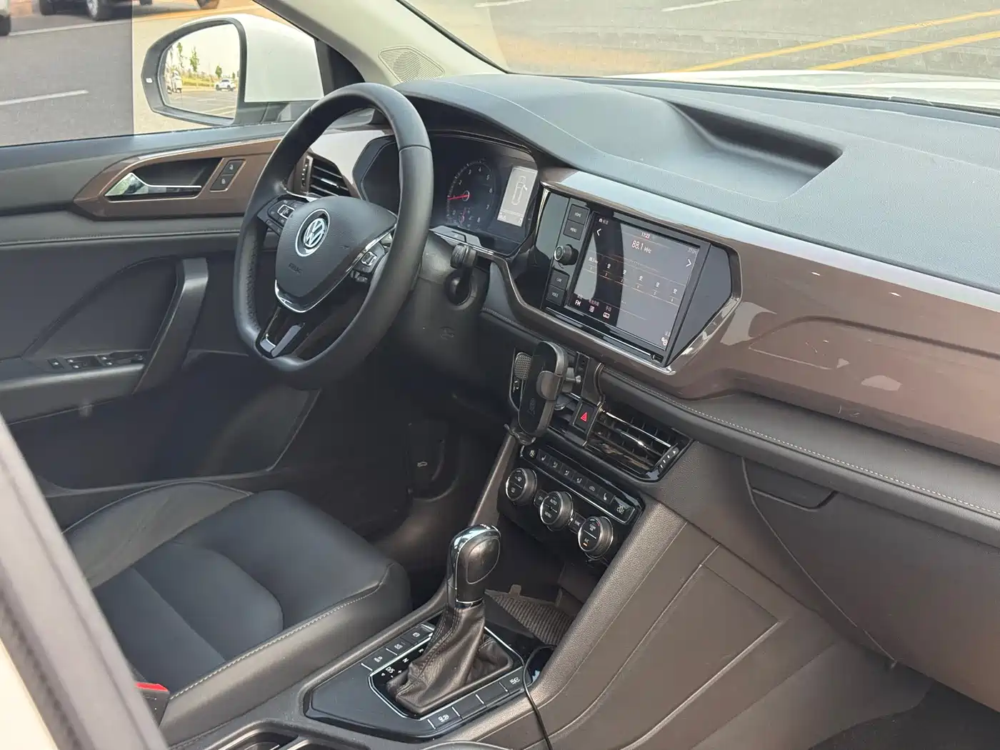 Volkswagen Tharu 2020 280TSI 2WD Luxury Edition China V фото 8