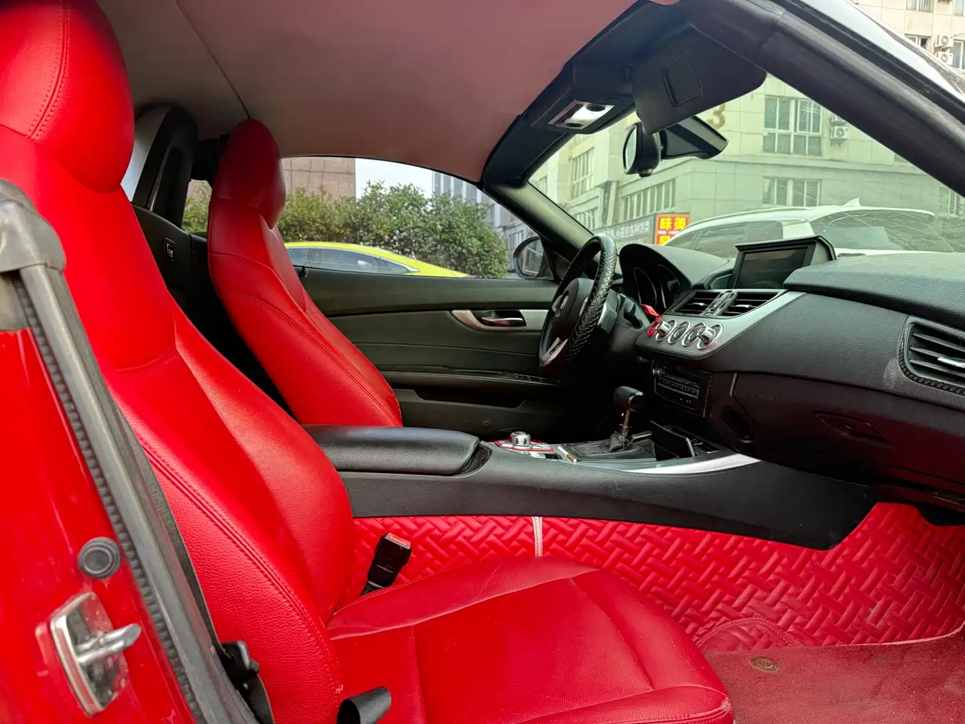 BMW Z4 2011 sDrive23i Flame Limited Edition фото 10