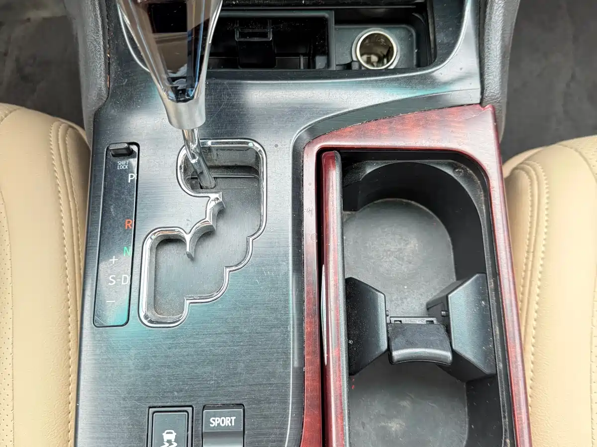 Toyota Crown 2010 2.5L Royal фото 14